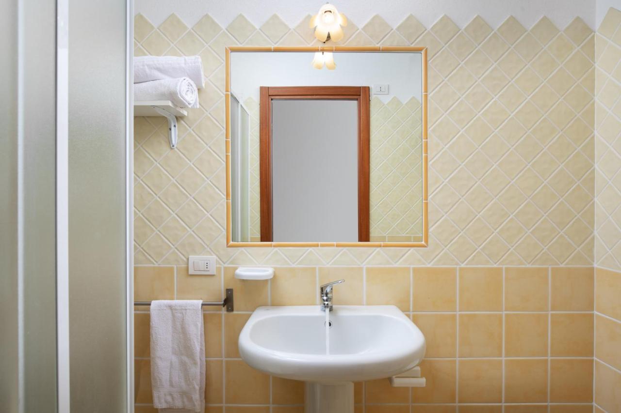 Homey Experience - Central Stay La Maddalena  Bagian luar foto